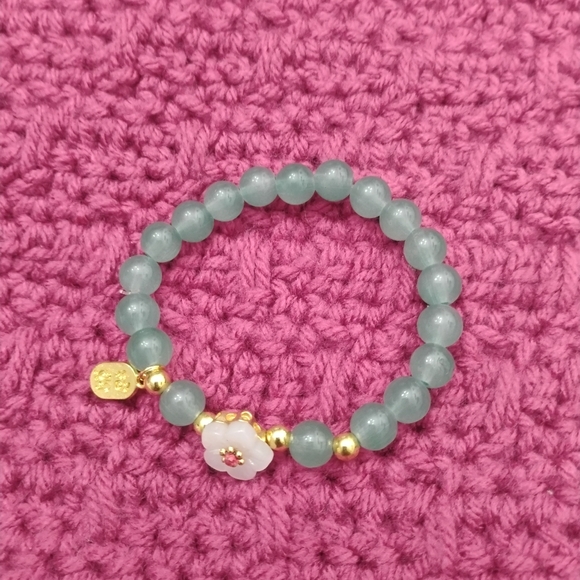 Jade Green Aventurine Bead Stretch Bracelet with Flower Accent NEW - Picture 4 of 5